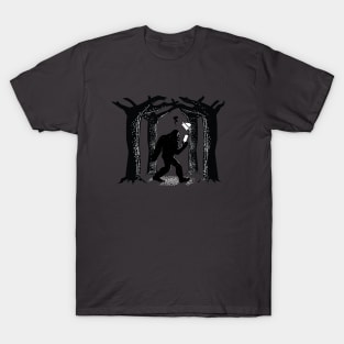 Bigfoot got no reception in the forest T-Shirt